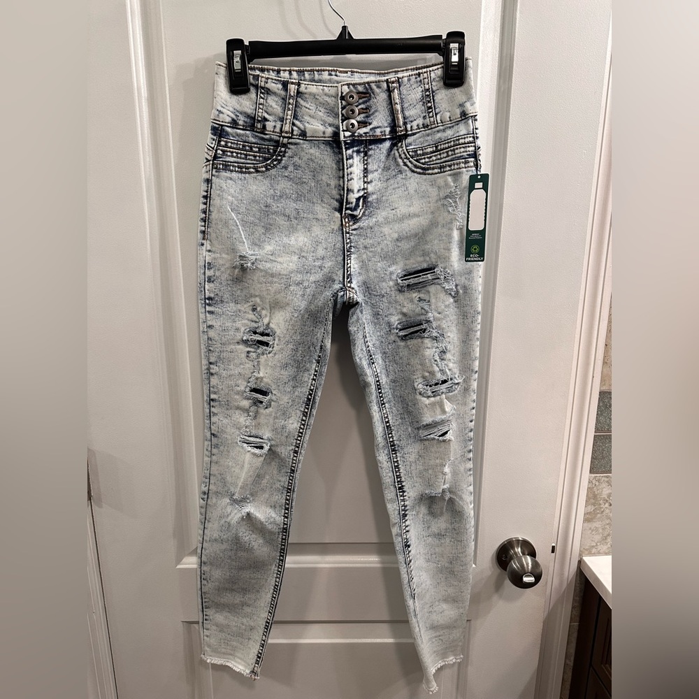 No Boundaries Skinny High Rise Jeans
